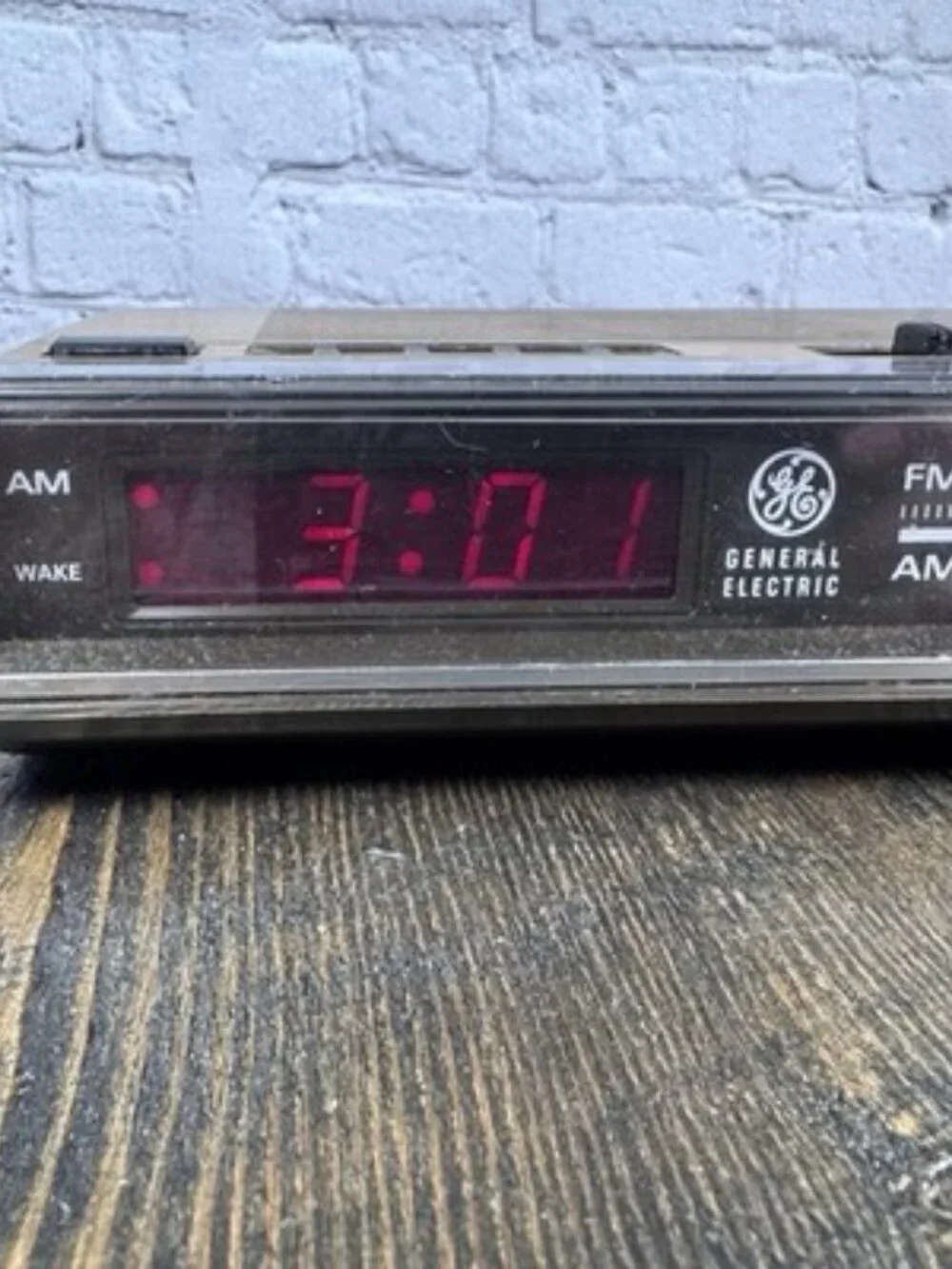 VTG General Electric AM-FM Digital Clock Radio Model 7-4624A Works - Wood Look